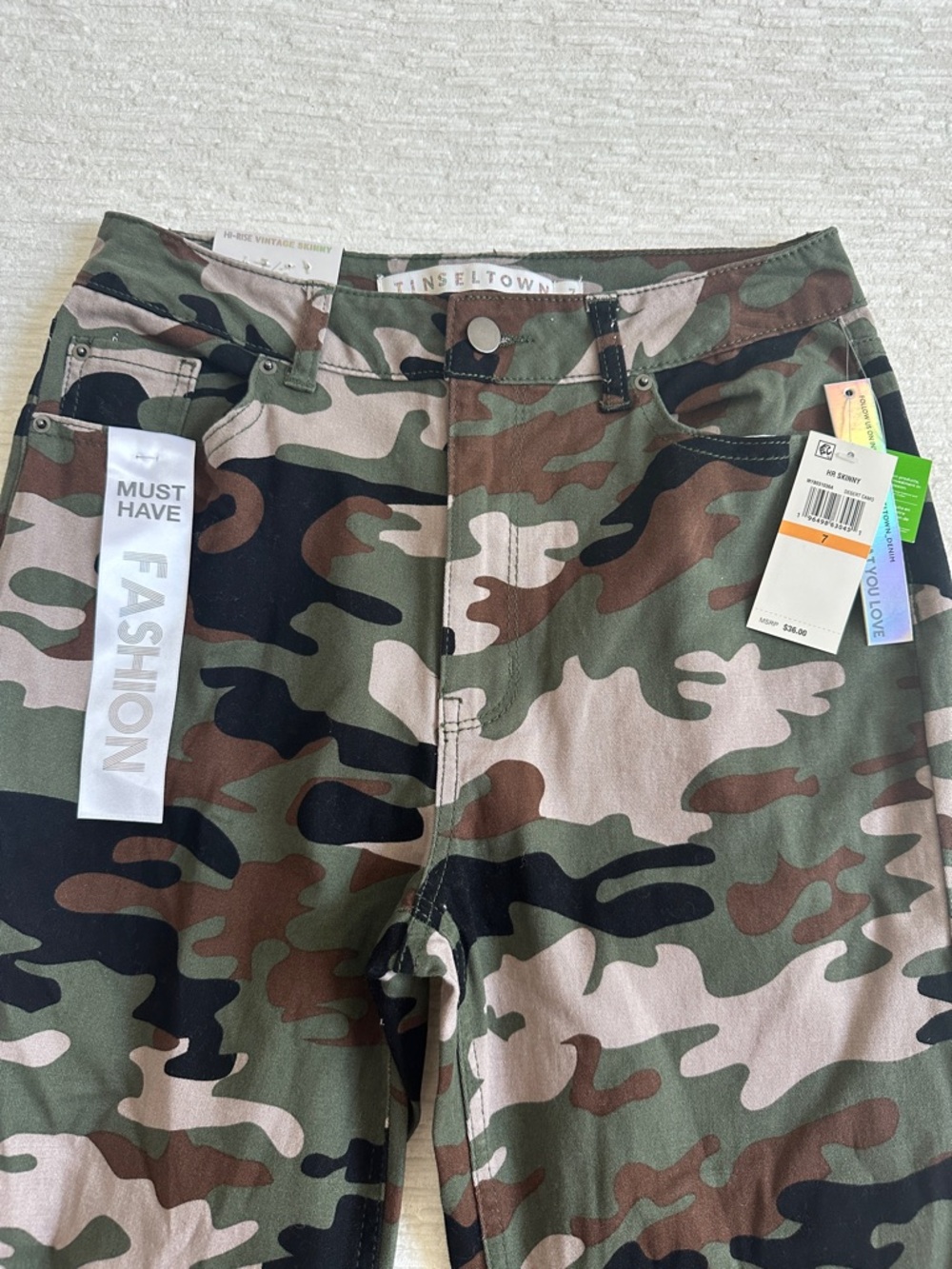 Junior Women’s Camouflage High Rise Vintage Skinny Pants - NWT - Picture 2 of 6